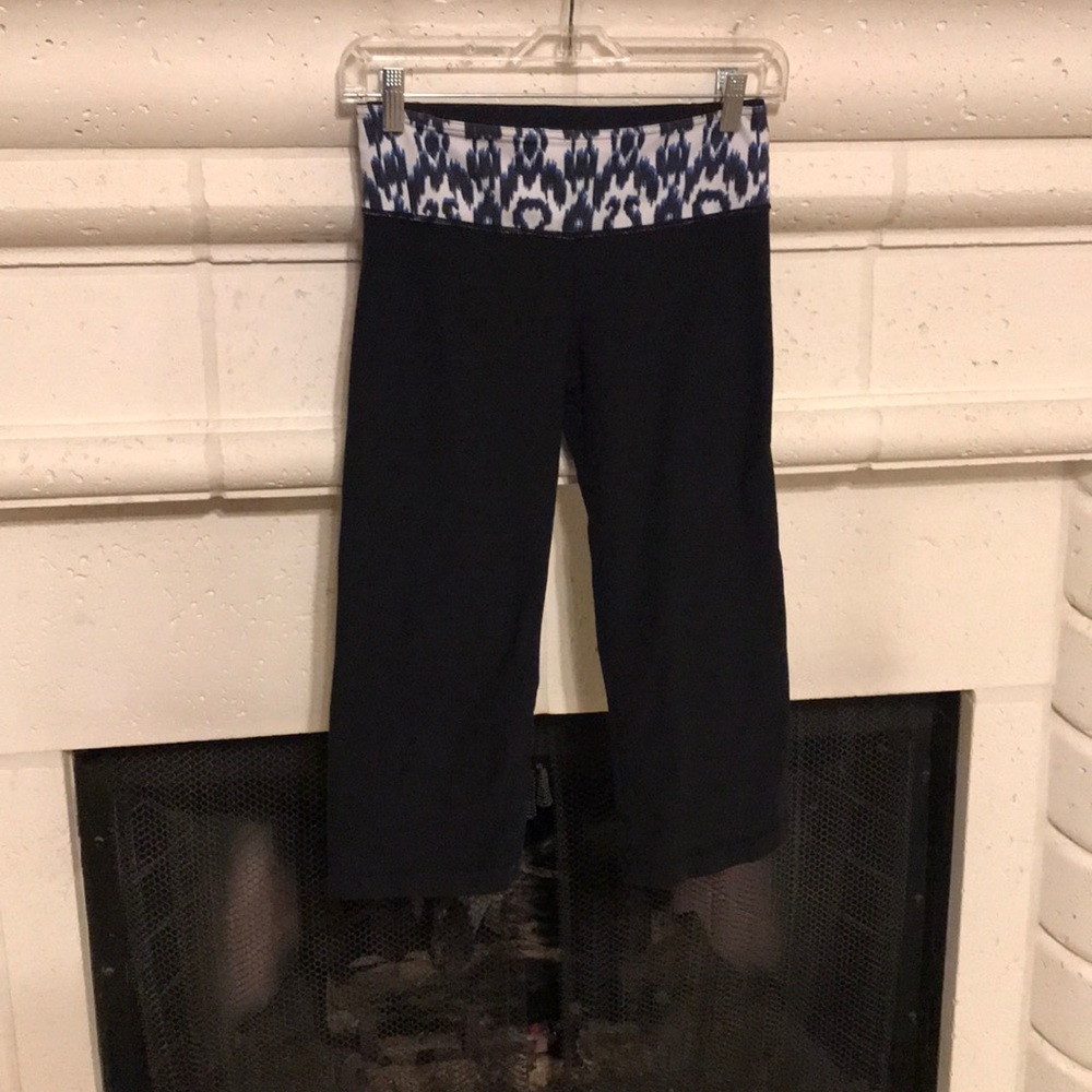 1021 Lululemon - Cropped Yoga Leggings